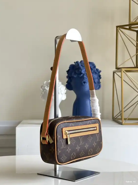 LOUIS CITE VUITTON 0524